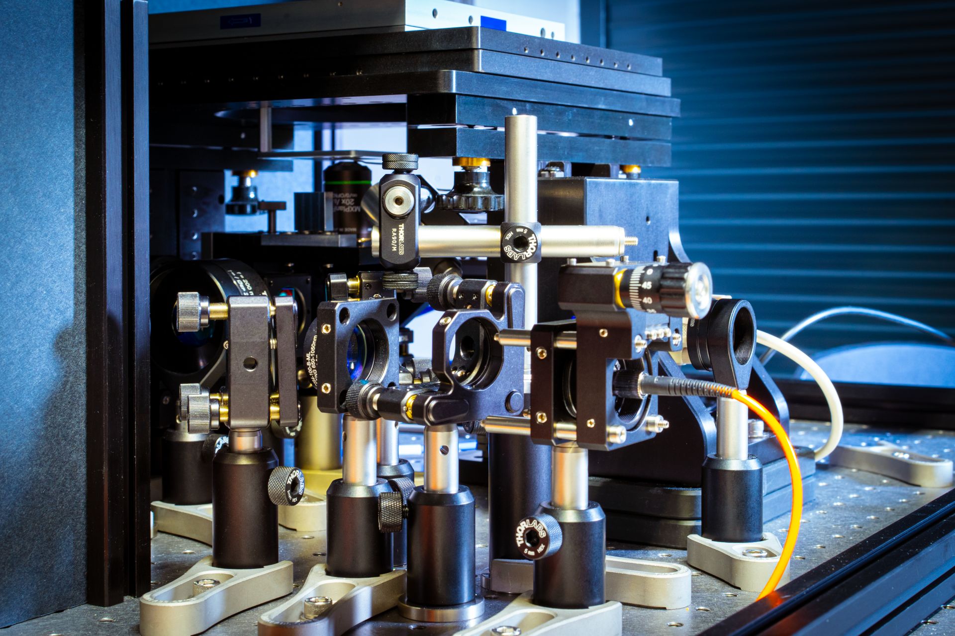 Foto des Weitfeld-Magnetometer-Aufbaus am Fraunhofer IAF