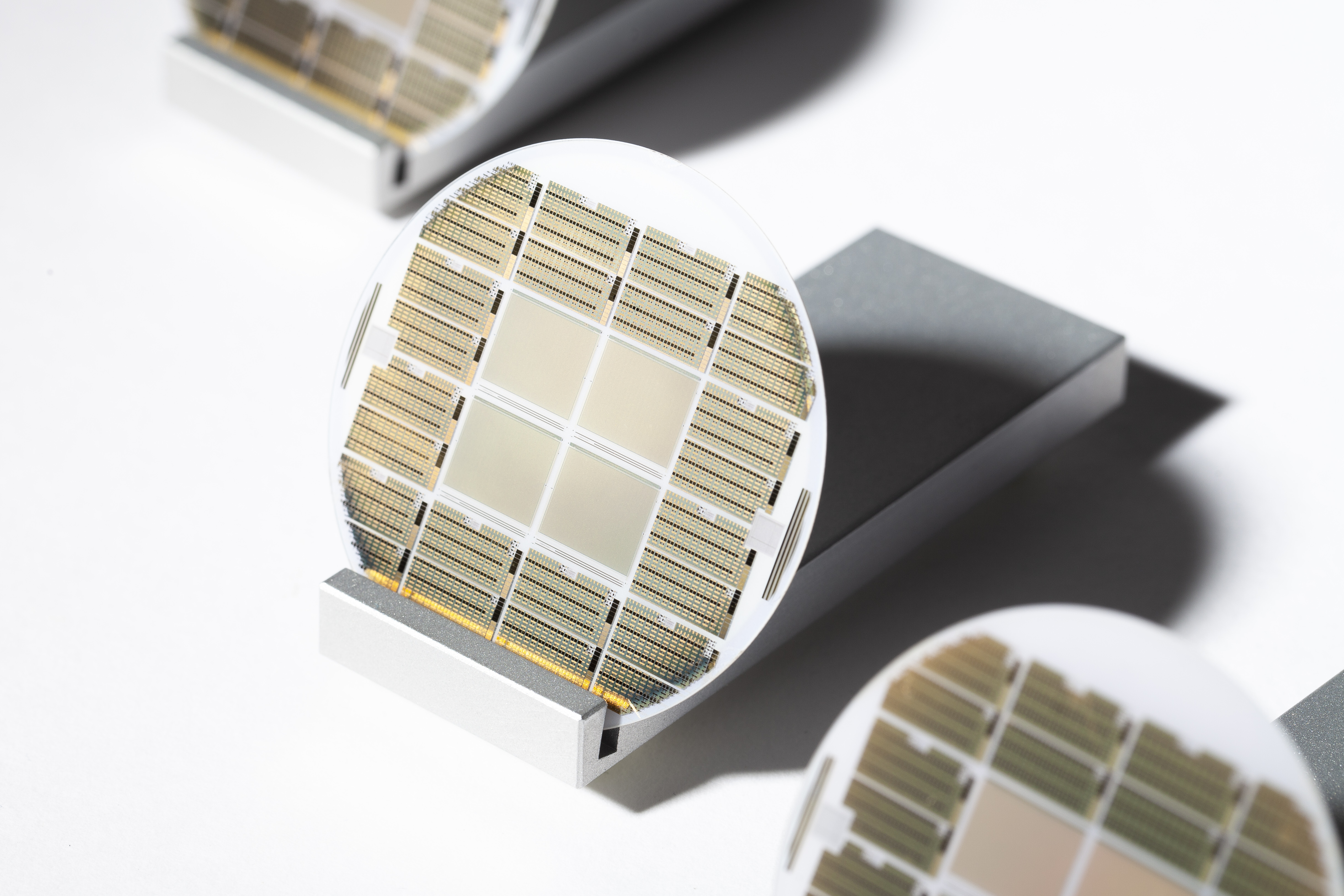 Devices using heterojunctions are being developed in order to improve the performance. These have significant advantages over commonly used homojunction devices, particularly in the field of dark current and noise behavior.