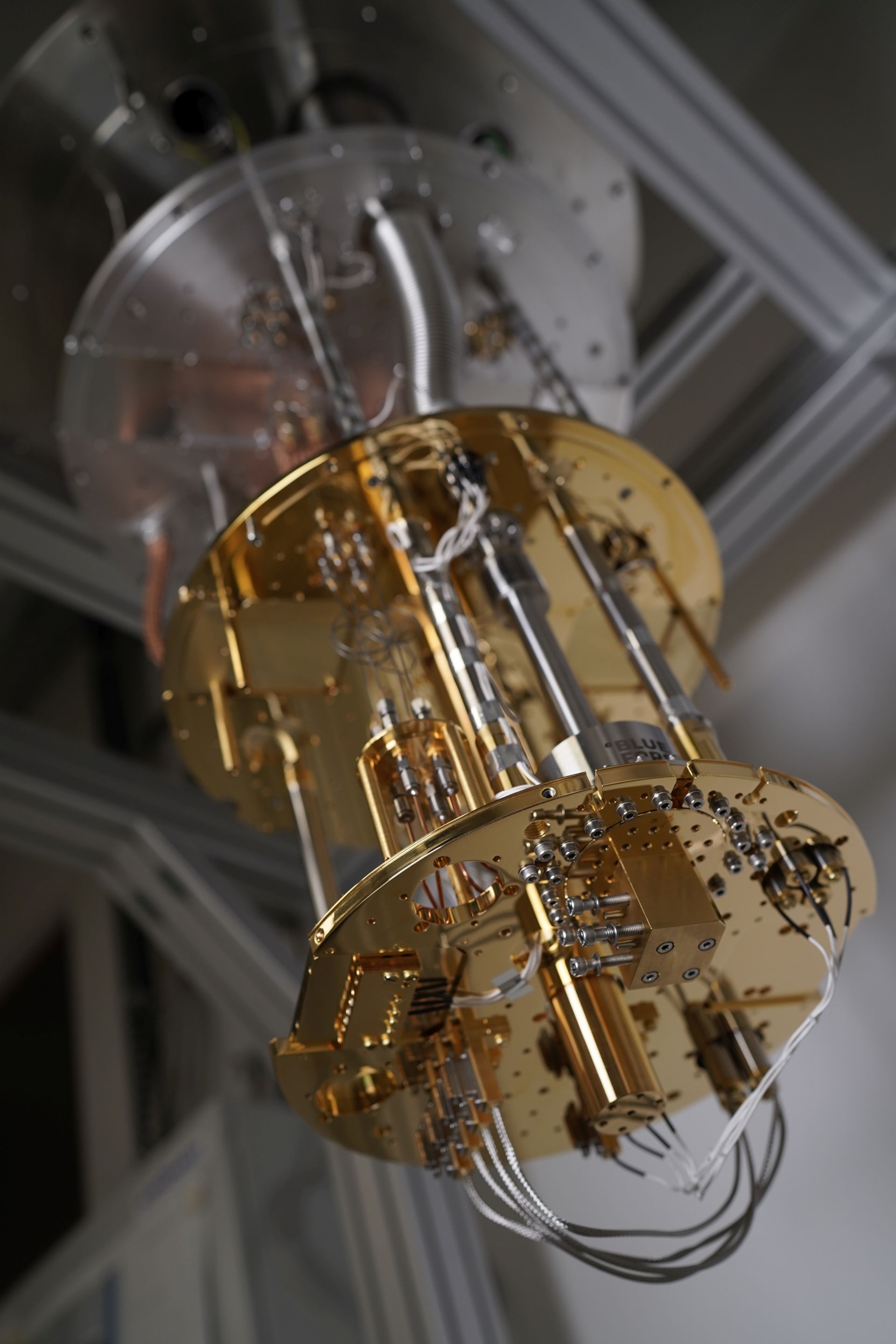 1 K cryostat of the cryogenic wafer prober