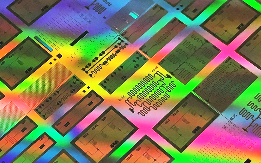 Test chip with superconducting qubits Rainbow-colored picture of a test chip with superconducting qubits